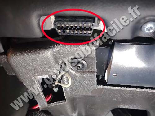 Aston Martin DB11 - OBD port